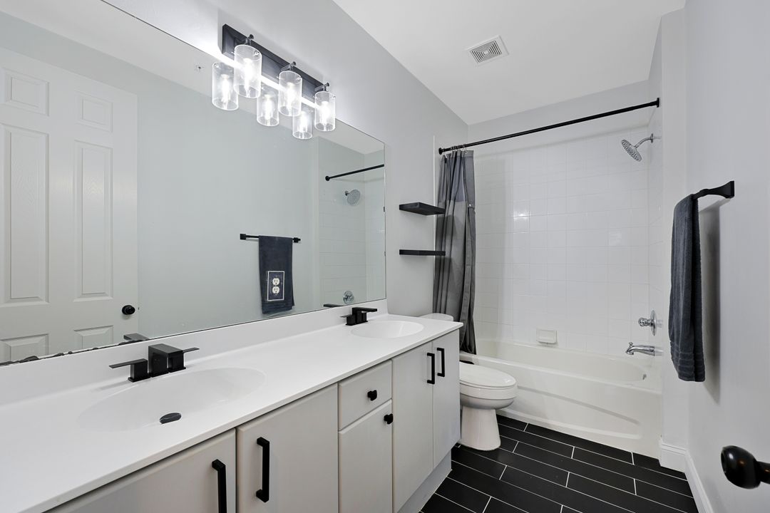 1430 Mariposa Cir, Naples, FL 34105