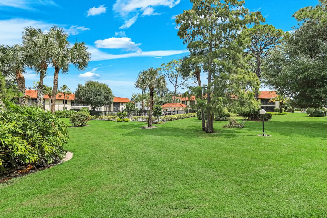 4963 Pepper Cir #D-102, Naples, FL 34113