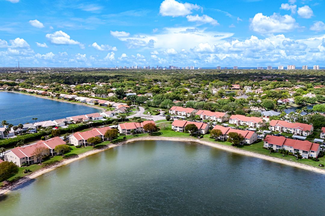 7706 Jewel Ln, Naples, FL 34109