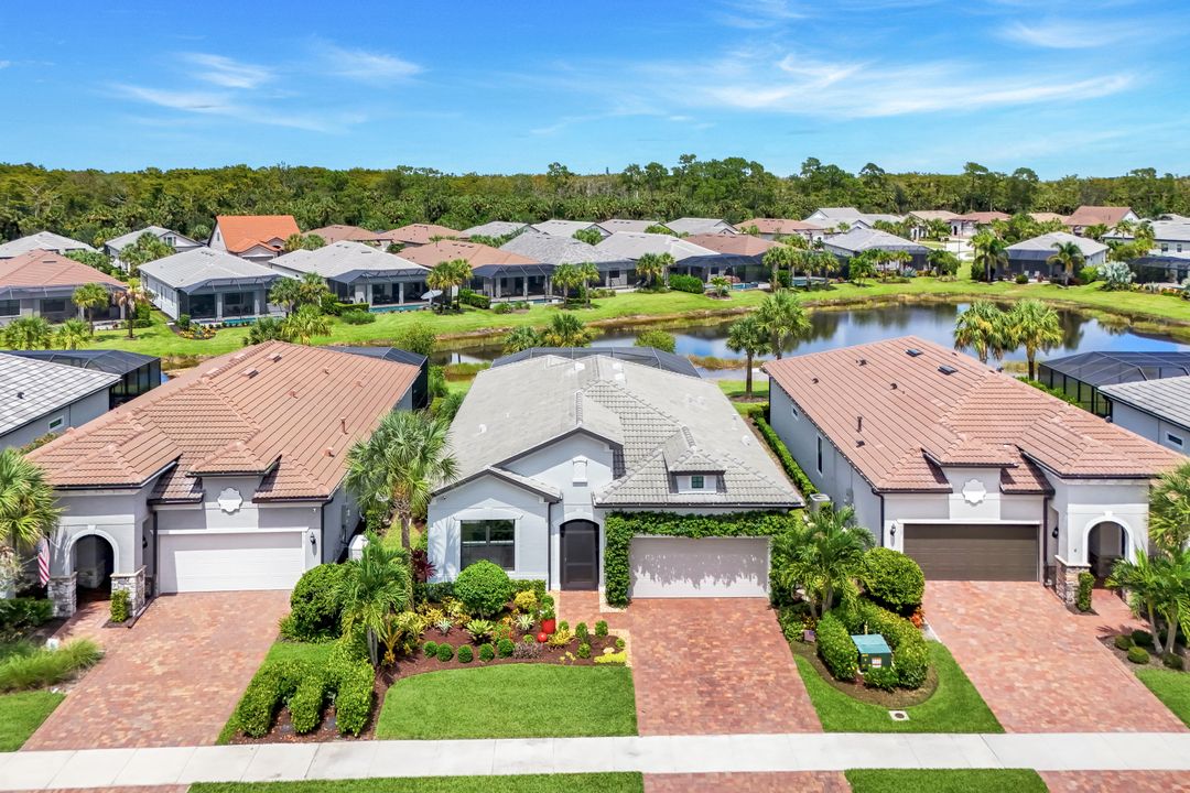9721 Everglades Dr, Naples, FL 34120