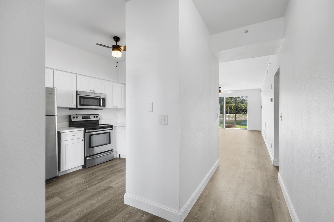 3250 Cypress Glen Way, Naples, FL 34109