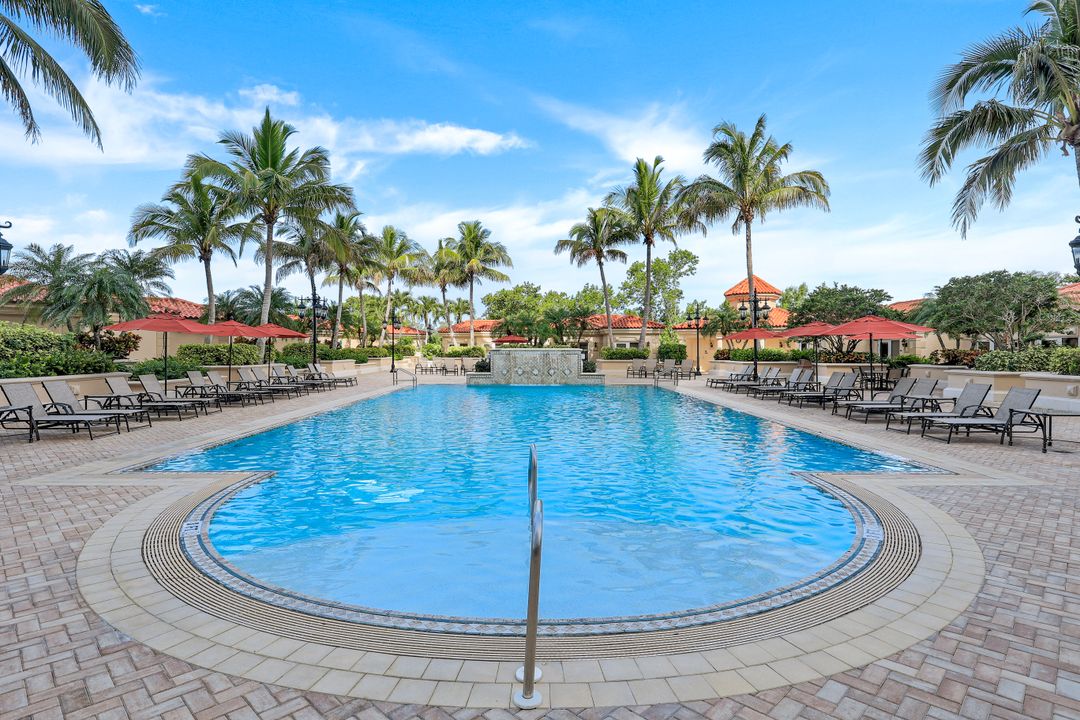 6597 Nicholas Blvd #306, Naples, FL 34108