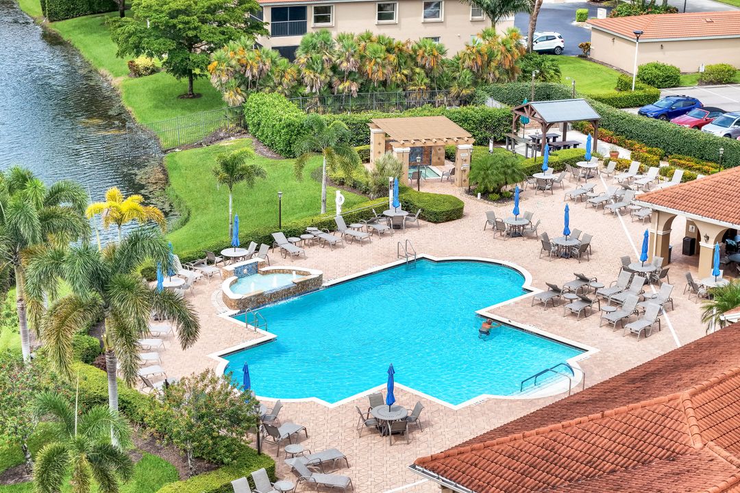 6635 Huntington Lakes Cir #202, Naples, FL 34119