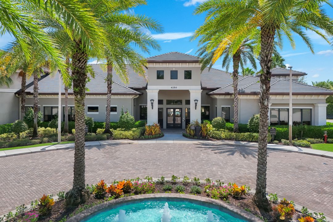 4500 Aurora St, Naples, FL 34119
