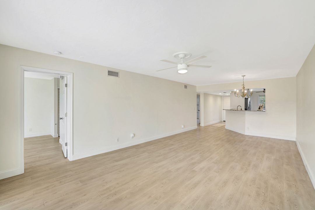 340 Horse Creek Dr #207, Naples, FL 34110