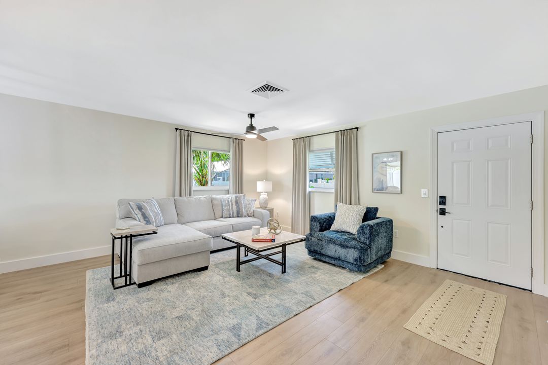 600 98th Ave N #B, Naples, FL 34108