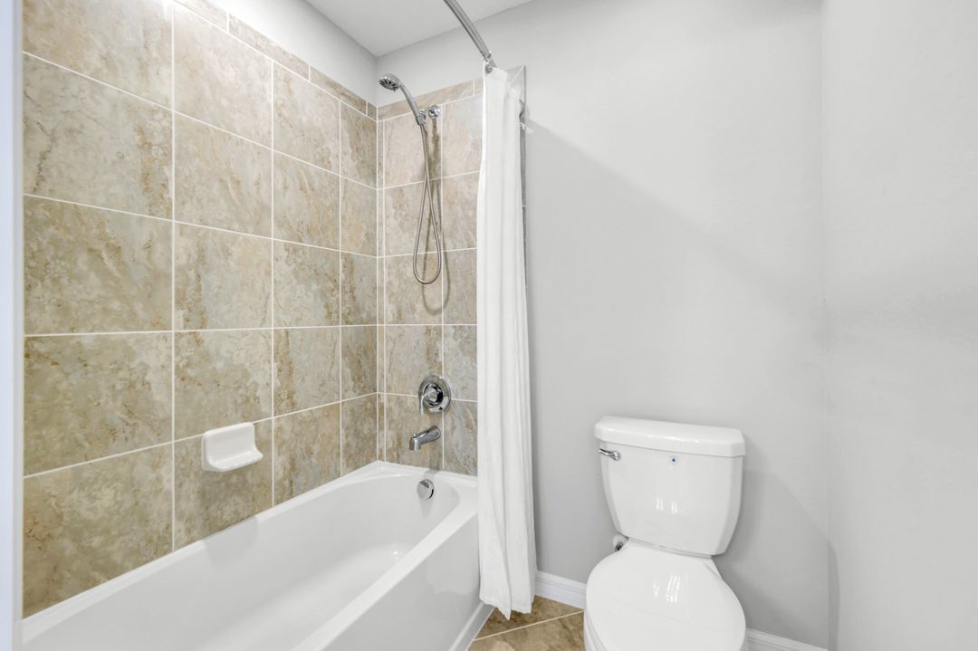 4264 Raffia Palm Cir, Naples, FL 34119