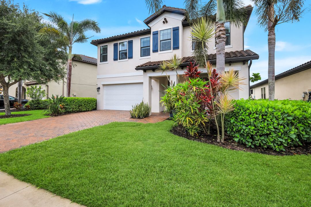 4118 Raffia Dr, Naples, FL 34119