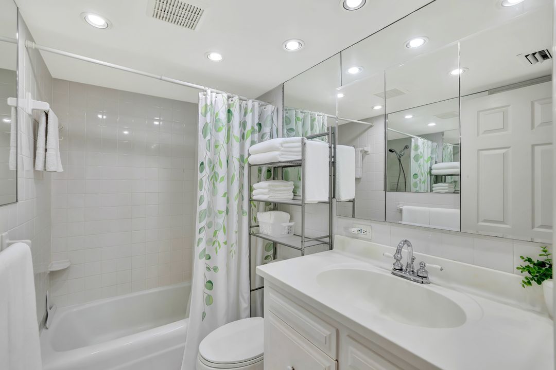 1300 Gulf Shore Blvd N #410, Naples, FL 34102