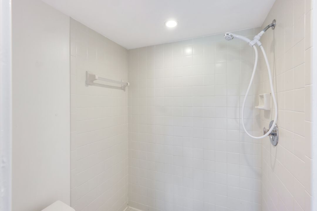 1228 Commonwealth Cir #203, Naples, FL 34116