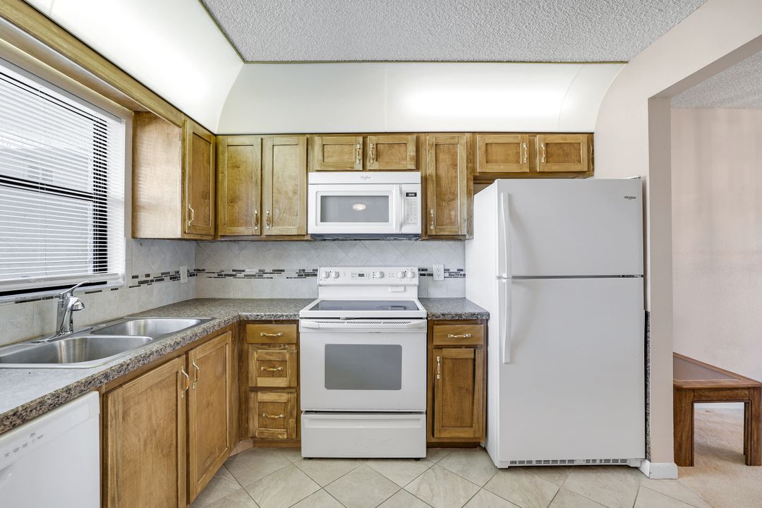 4338 27th Ct SW #104, Naples, FL 34116