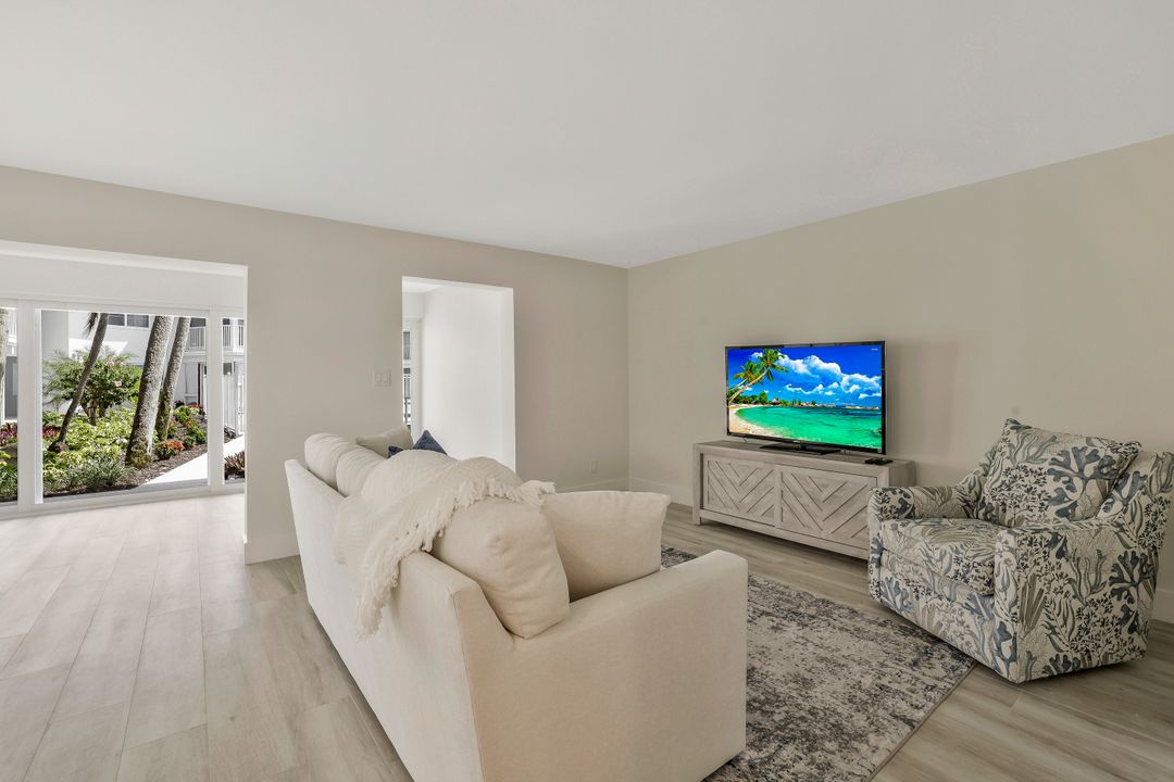 354 Harbour Dr, Naples, FL 34103