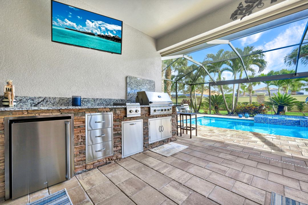 9314 Quarry Dr, Naples, FL 34120