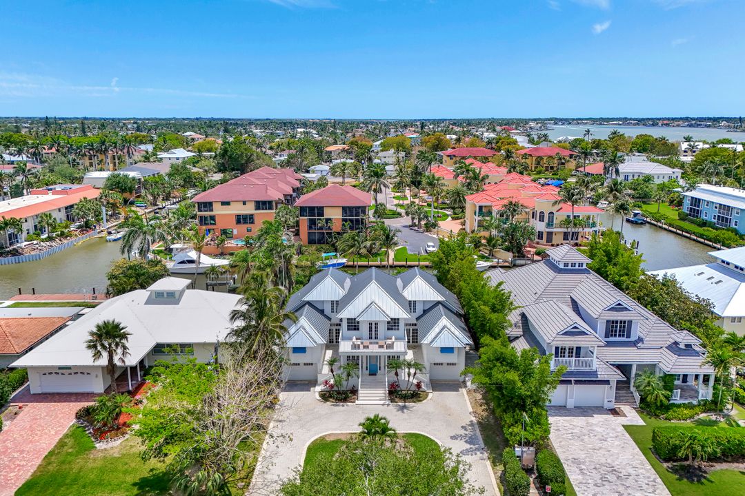 1500 Pelican Ave, Naples, FL 34102