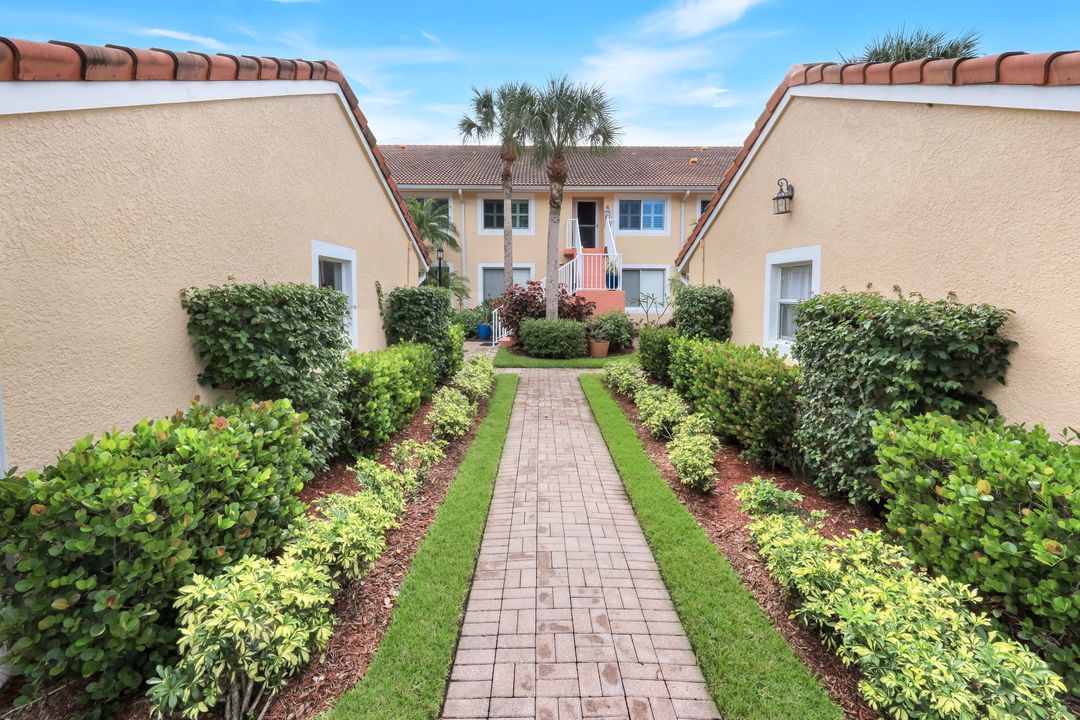 2415 Bayou Ln #3, Naples, FL 34112