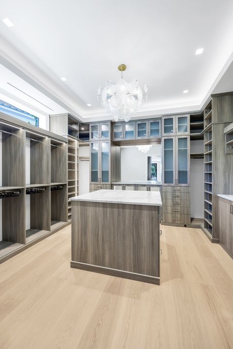 476 Palm Cir W, Naples, FL 34102