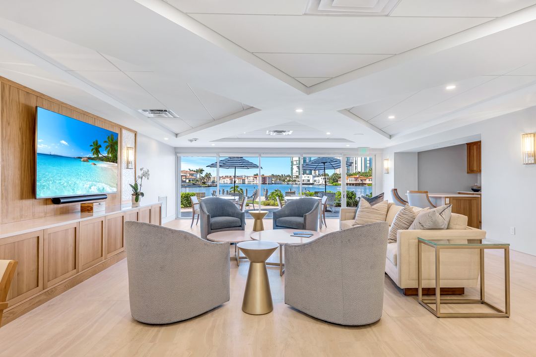 250 Park Shore Dr #601, Naples, FL 34103