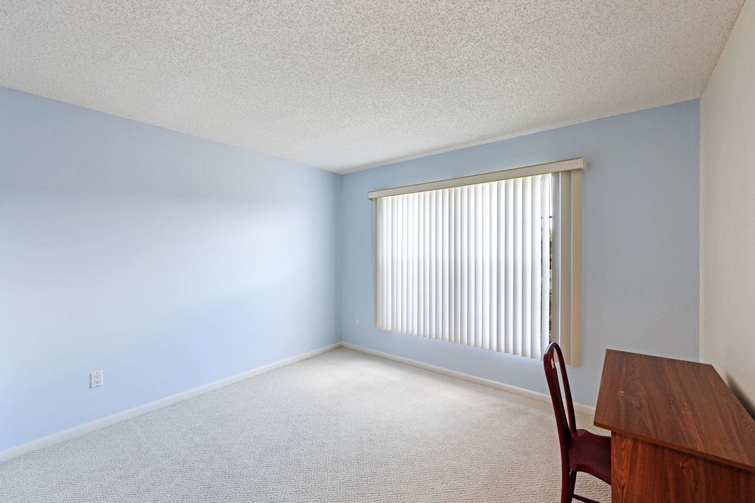 6825 Bogey Dr, Fort Myers, FL 33919