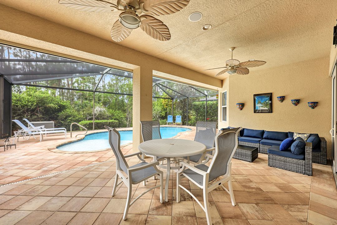 7655 Martino Cir, Naples, FL 34112