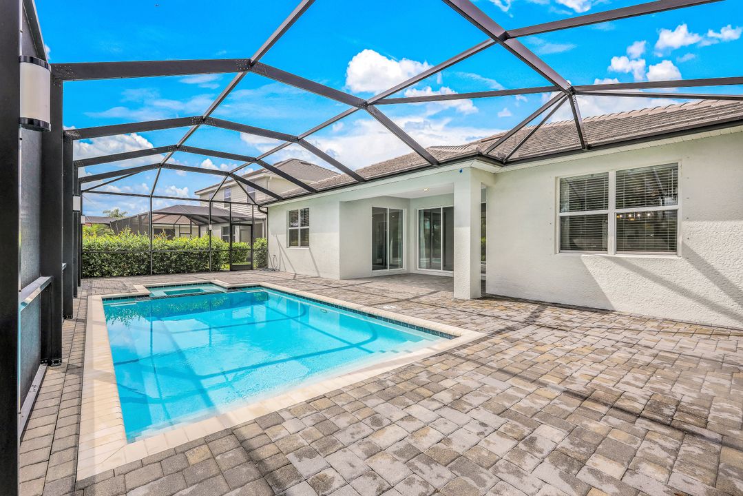 2366 Tangerine Ln, Naples, FL 34120