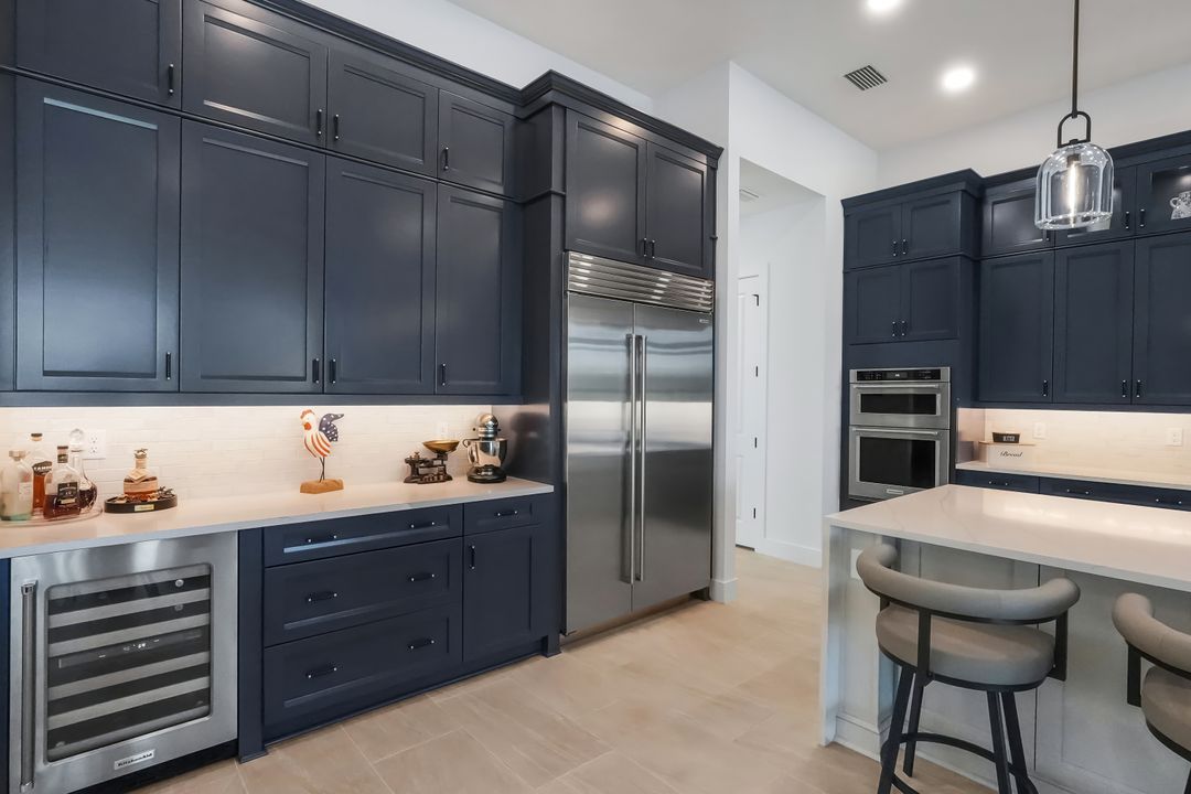 2428 Waterfront Cir, Sarasota, FL 34240