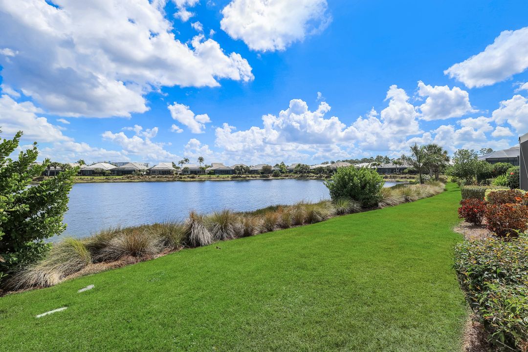 5052 Martinique Dr, Naples, FL 34113