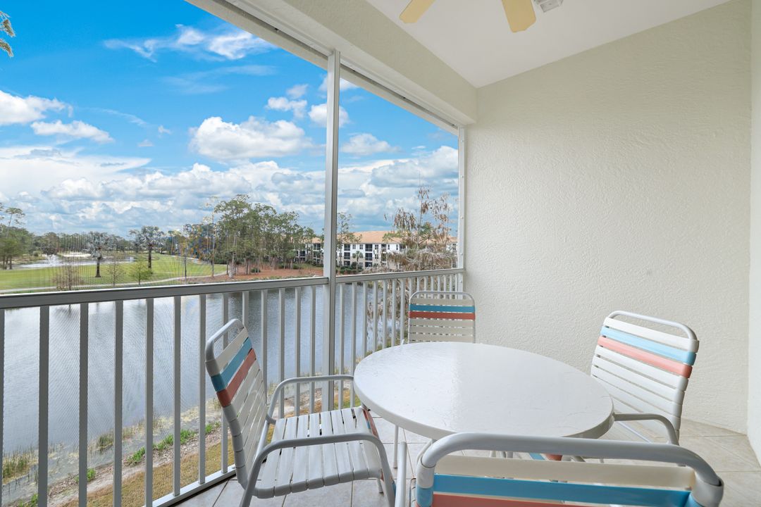 8247 Parkstone Pl #305, Naples, FL 34120