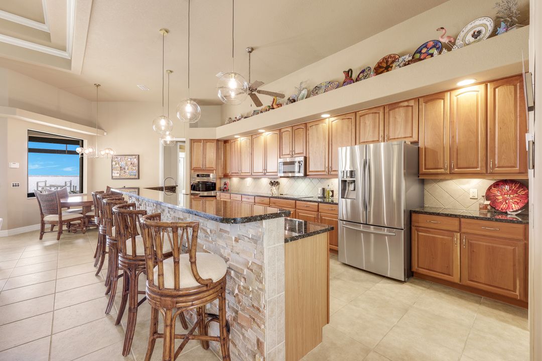 1028 Dolphin Dr, Cape Coral, FL 33904