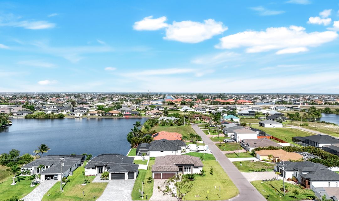 208 SW 29th Ave, Cape Coral, FL 33991