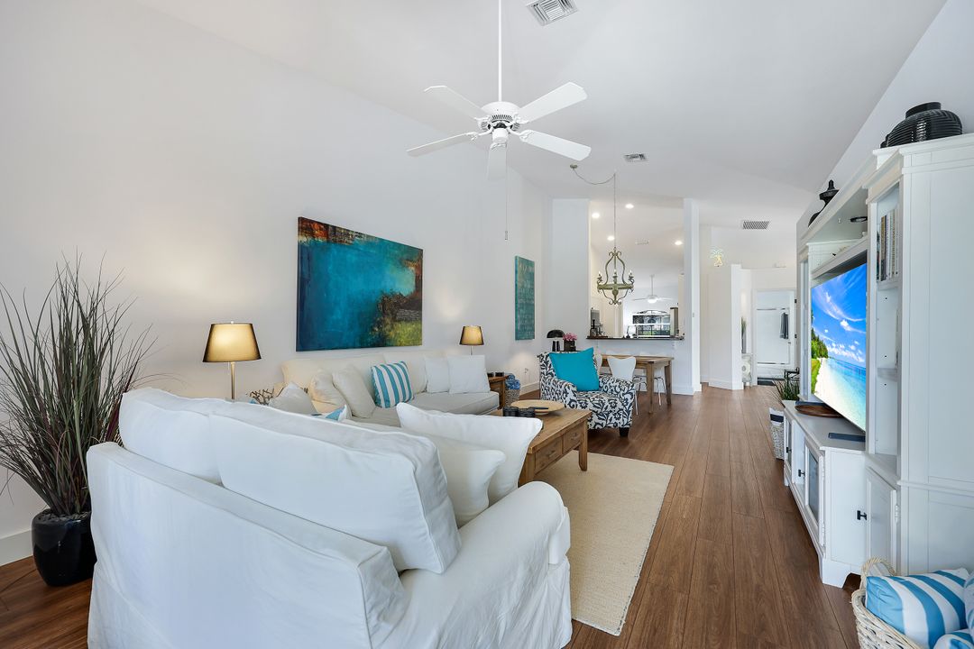 6585 Castlelawn Pl, Naples, FL 34113