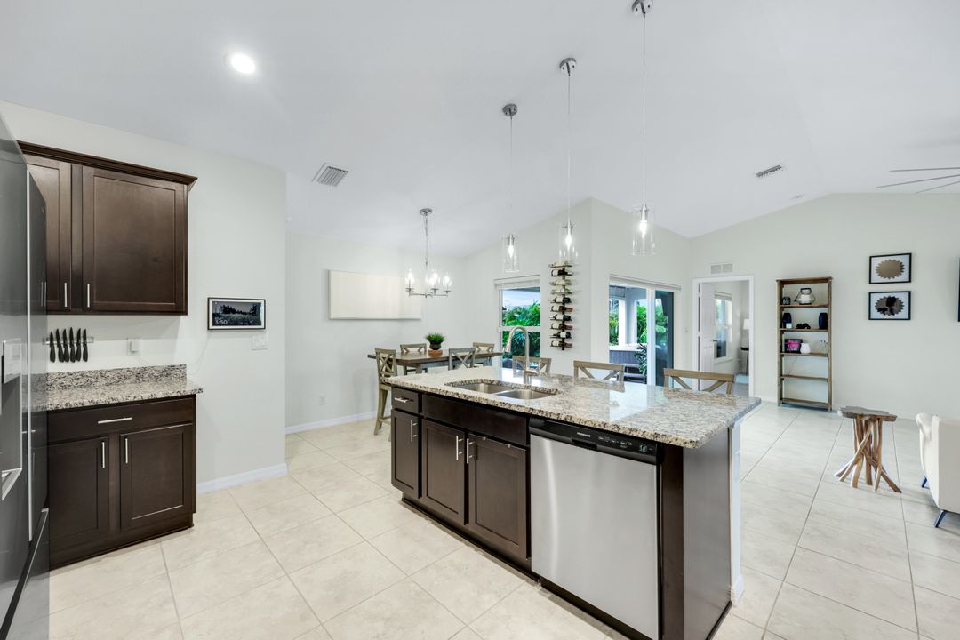 2302 NE 7th Ave, Cape Coral, FL 33909