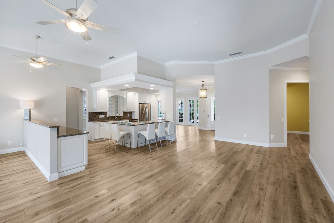 4362 Queen Elizabeth Way, Naples, FL 34119