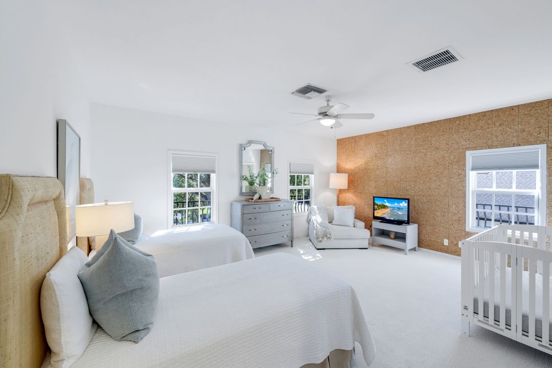 180 Edgemere Way S, Naples, FL 34105