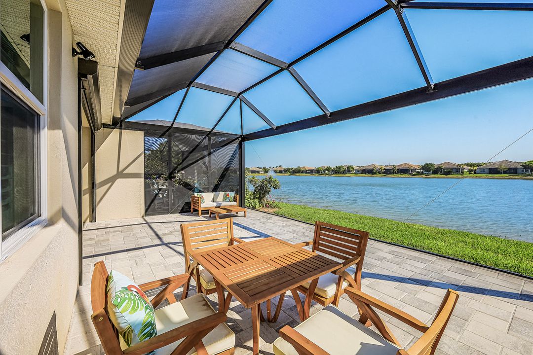 14908 Edgewater Cir, Naples, FL 34114