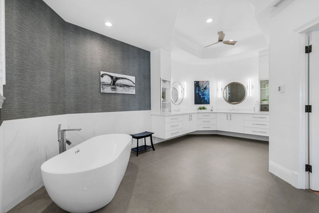 400 Springline Dr, Naples, FL 34102