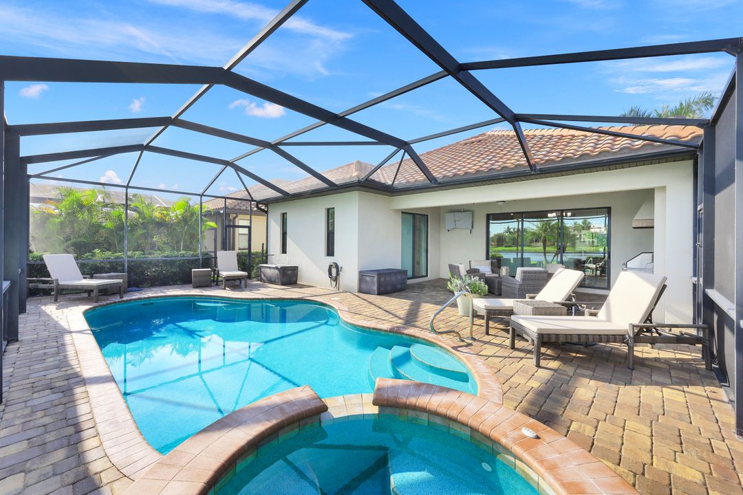 2939 Aviamar Cir, Naples, FL 34114