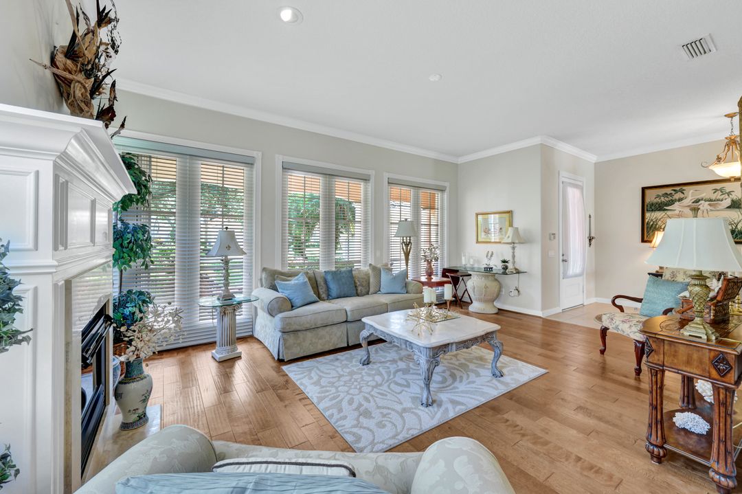 4313 Queen Elizabeth Way, Naples, FL 34119