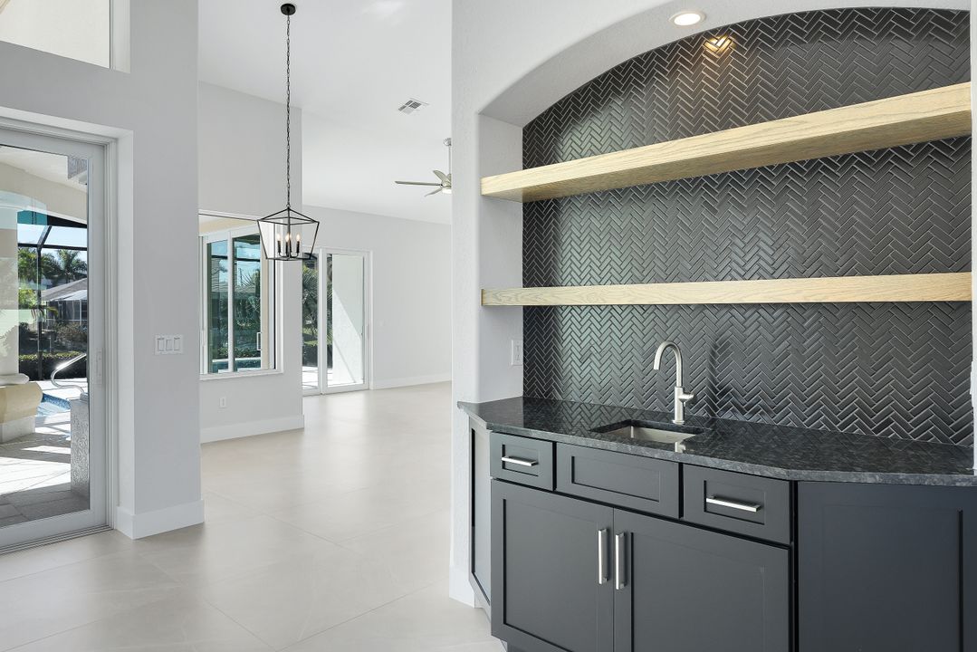 1524 SW 56th Terrace, Cape Coral, FL 33914