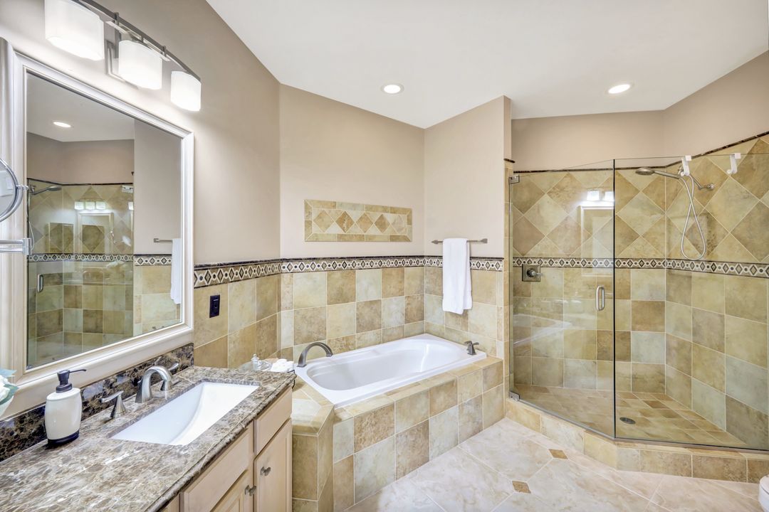 8225 Danbury Blvd #204, Naples, FL 34120