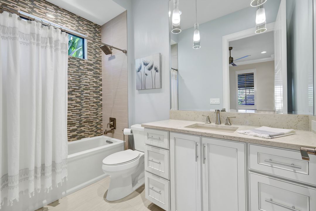 17429 Via Lugano Ct, Miromar Lakes, FL 33913