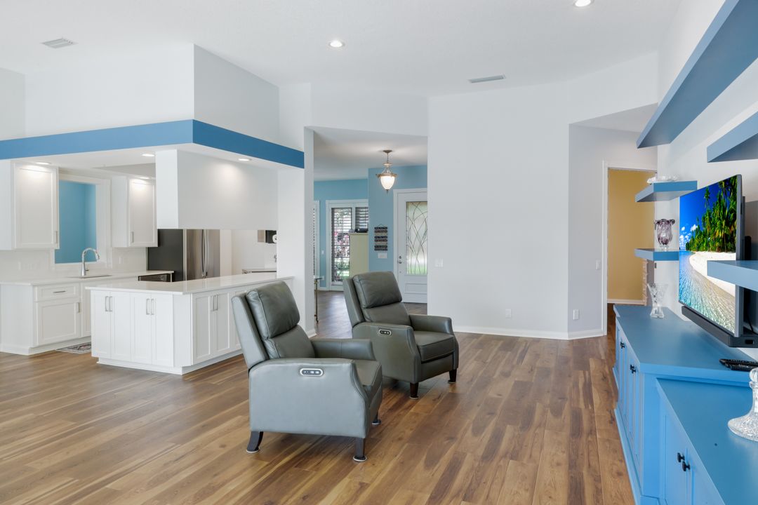 4322 Queen Elizabeth Way, Naples, FL 34119