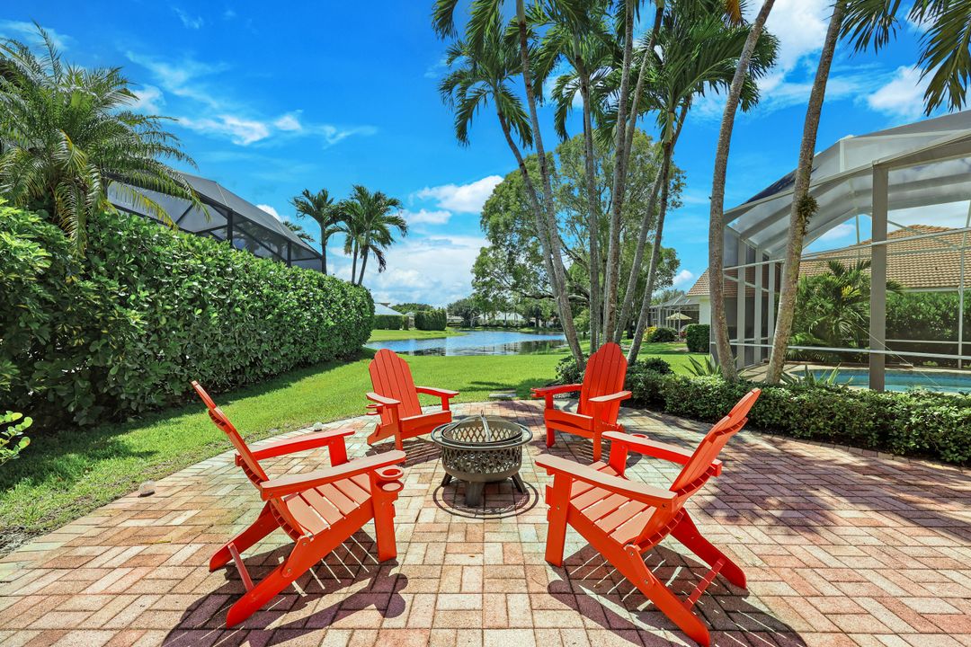 7998 Beaumont Ct, Naples, FL 34109