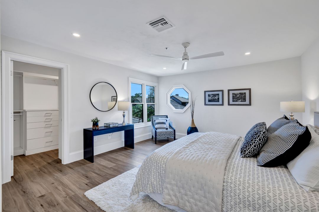 563 Park Shore Dr, Naples, FL 34103