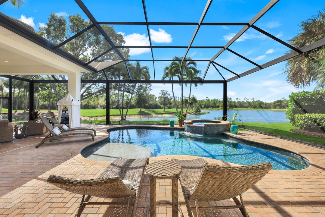 5092 Cerromar Dr, Naples, FL 34112