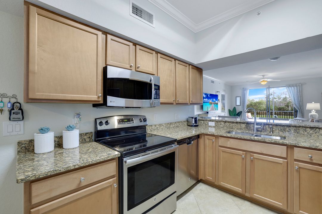 9735 Acqua Ct #625, Naples, FL 34113