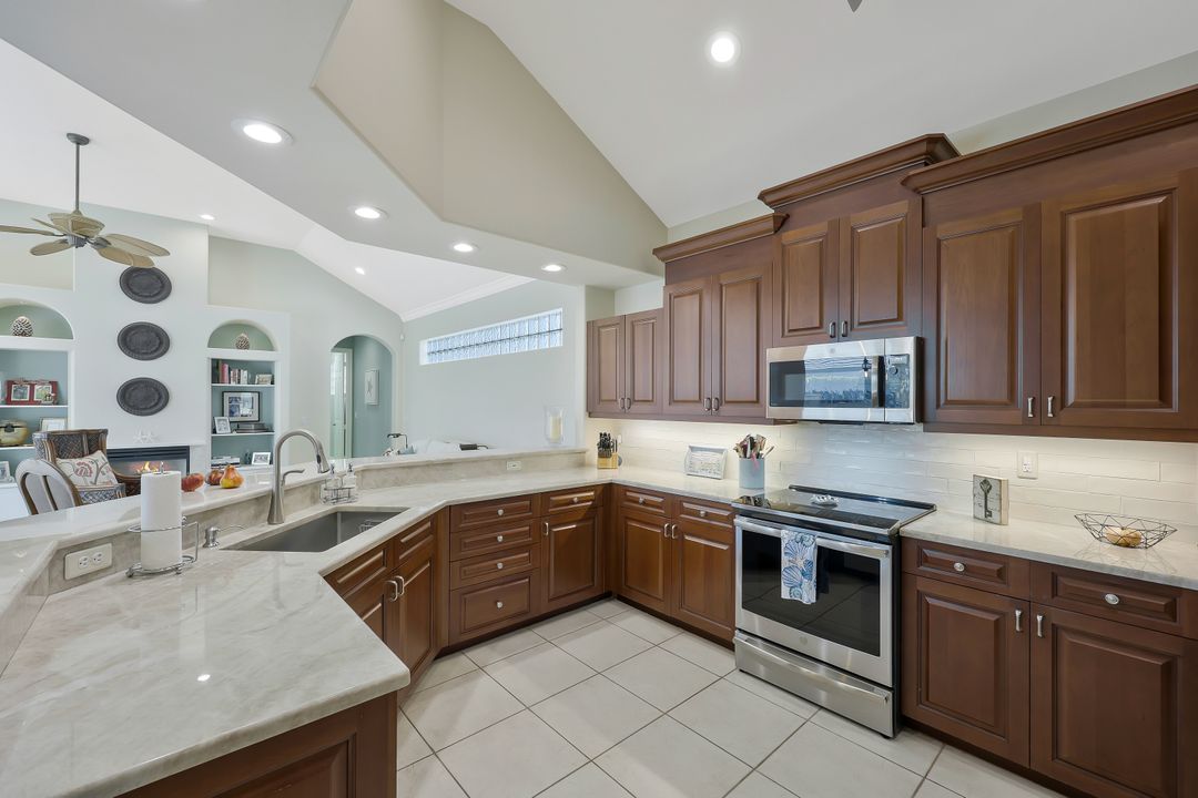 5058 Kensington High St, Naples, FL 34105