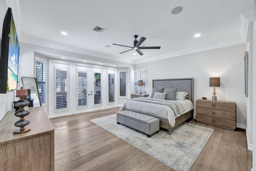 4624 Pond Apple Dr N, Naples, FL 34119