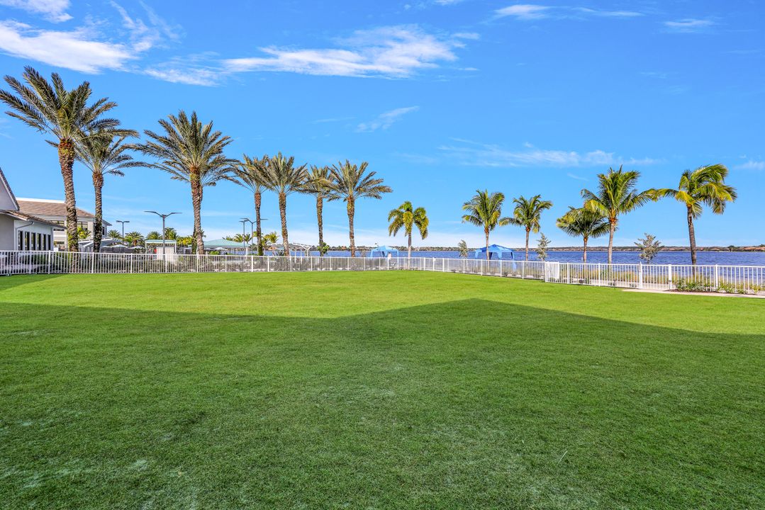 8950 Weathered Stone Dr, Naples, FL 34120