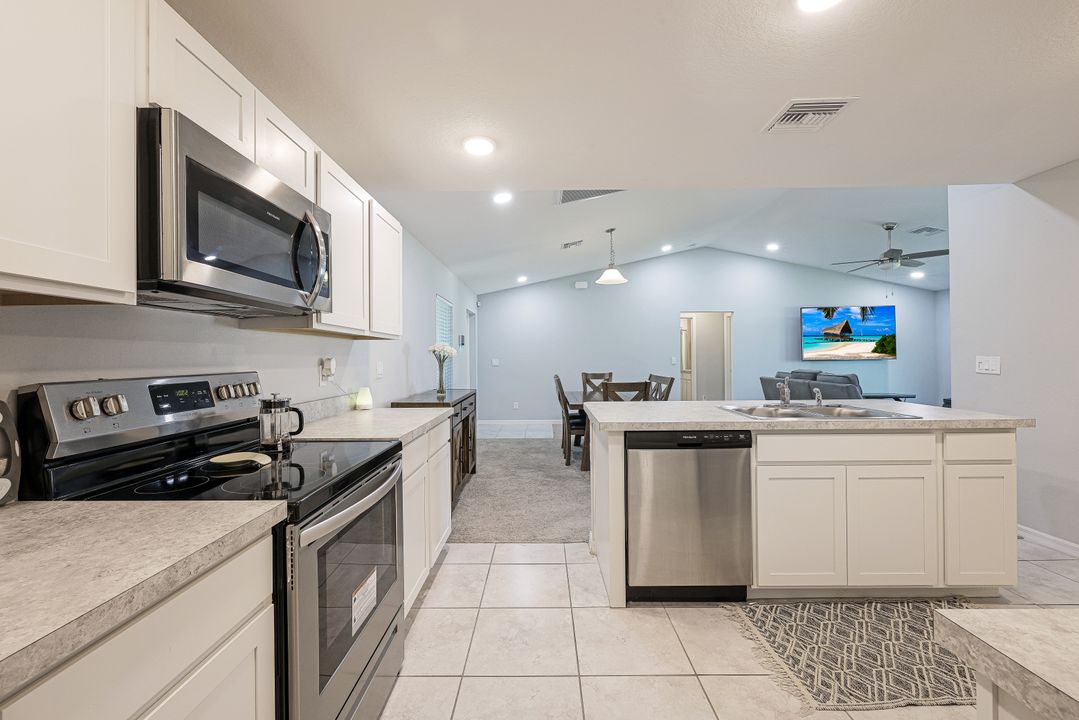 21 NW 23rd Terrace, Cape Coral, FL 33993