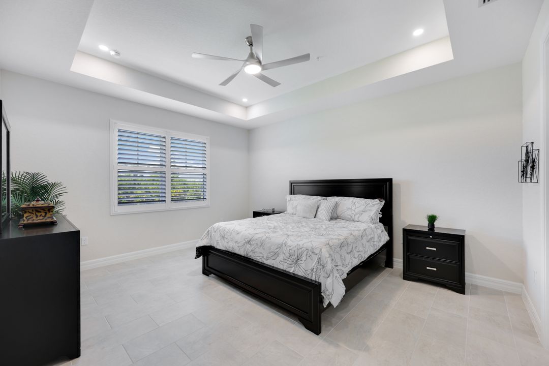 303 Indies Dr E #201, Naples, FL 34114